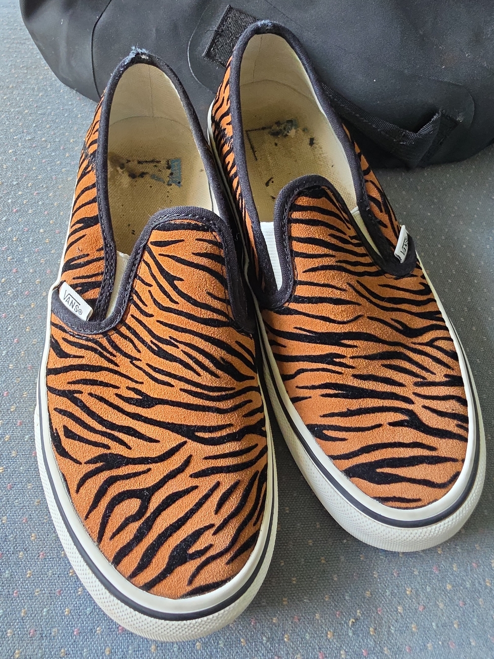 Vans Classic Slip-On Tiger Print Canvas Sneakers Womens 7 Men's 5.5 Animal Print - Picture 2 of 2